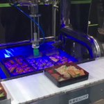ロボットもつらいｗ弁当を必死に詰めた先から捨てられて賽の河原状態!