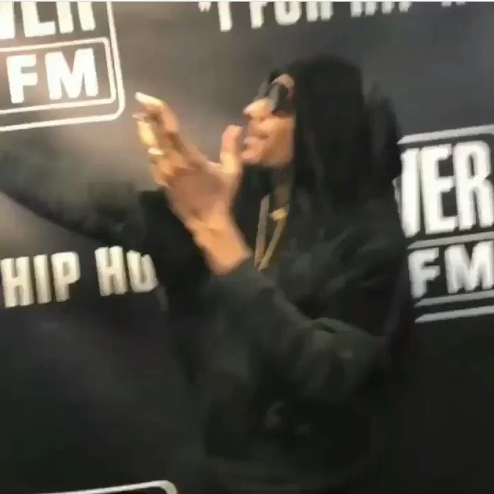 Dasiaa.v💋 (@vanillaababy) on Twitter photo 2018-05-26 22:54:03 Snoop never fails to crack me up dude😂😂😂😂 Snoop never fails to crack me up dude😂😂😂😂