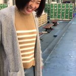 滑れるのかと思ったわwアイスリンクに乗った瞬間こける女の子が面白すぎるw