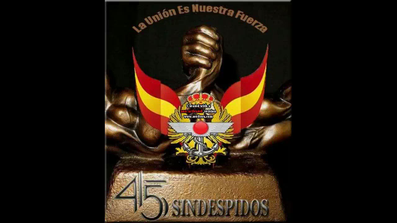 Agacharse corto persona quinto levanta tira de la manta letra