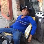 おじいちゃんがエアバッグの上に座った結果？吹っ飛んだ!