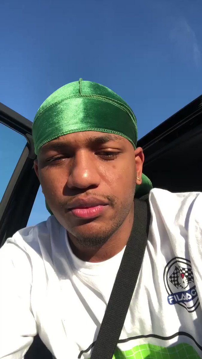 “PSA ABOUT $40 durags https://t.co/lLWEGyo3Vj” .