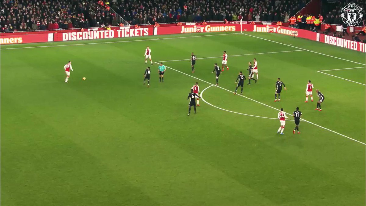 At this moment, Alexis Sanchez decided enough is enough... no more playing against David de Gea. 😂 #mufc