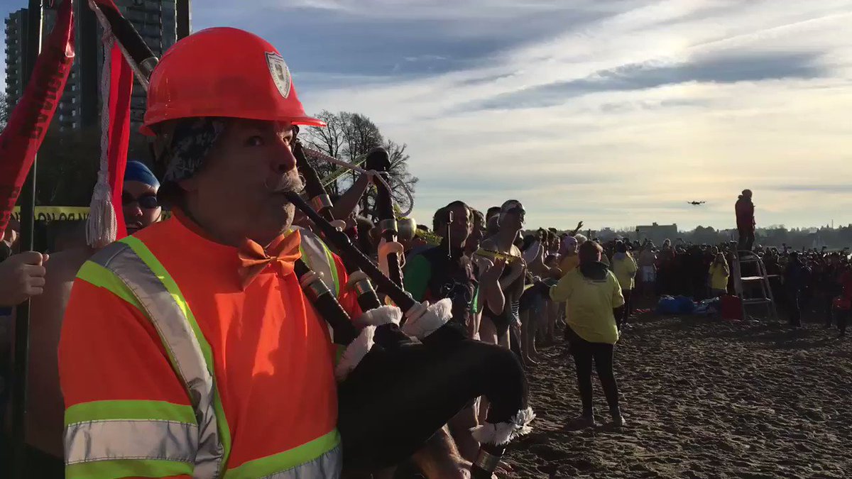 Hana Mae Nassar (@HanaMaeNassar) on Twitter photo 2018-01-01 22:31:24 And they're off!!! #PolarBearSwim in #Vancouver @NEWS1130 And they're off!!! #PolarBearSwim in #Vancouver @NEWS1130
