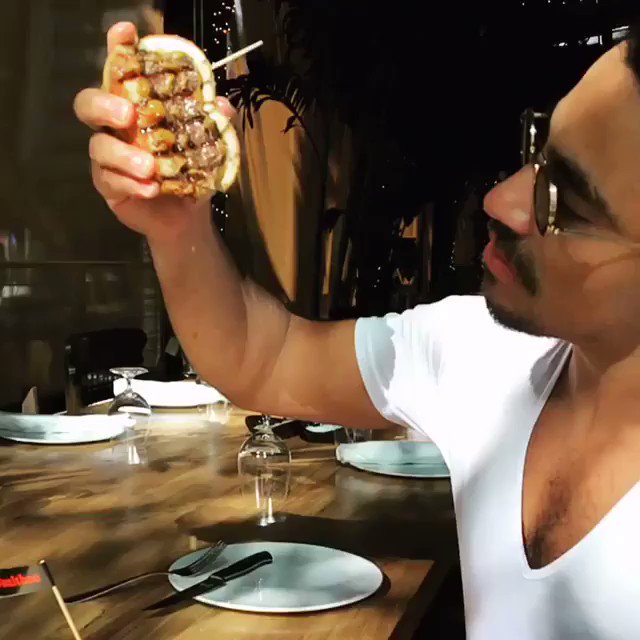 So juicy, hamburger ağladı. #saltbae #salt