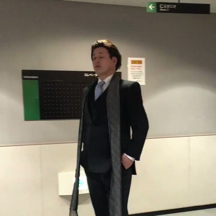 ガリットチュウ福島 貴乃花親方が自動販売機でデカビタcを買うモノマネです 少し疲れたみたい デカビタc で栄養補給 だよねっカズさん T Co Fnhvgmzsi3 Twitter