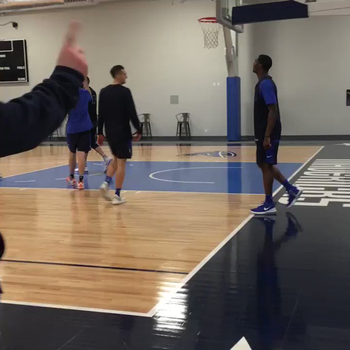 Live look at #MavsPractice! https://t.co/QiQ632RhTn