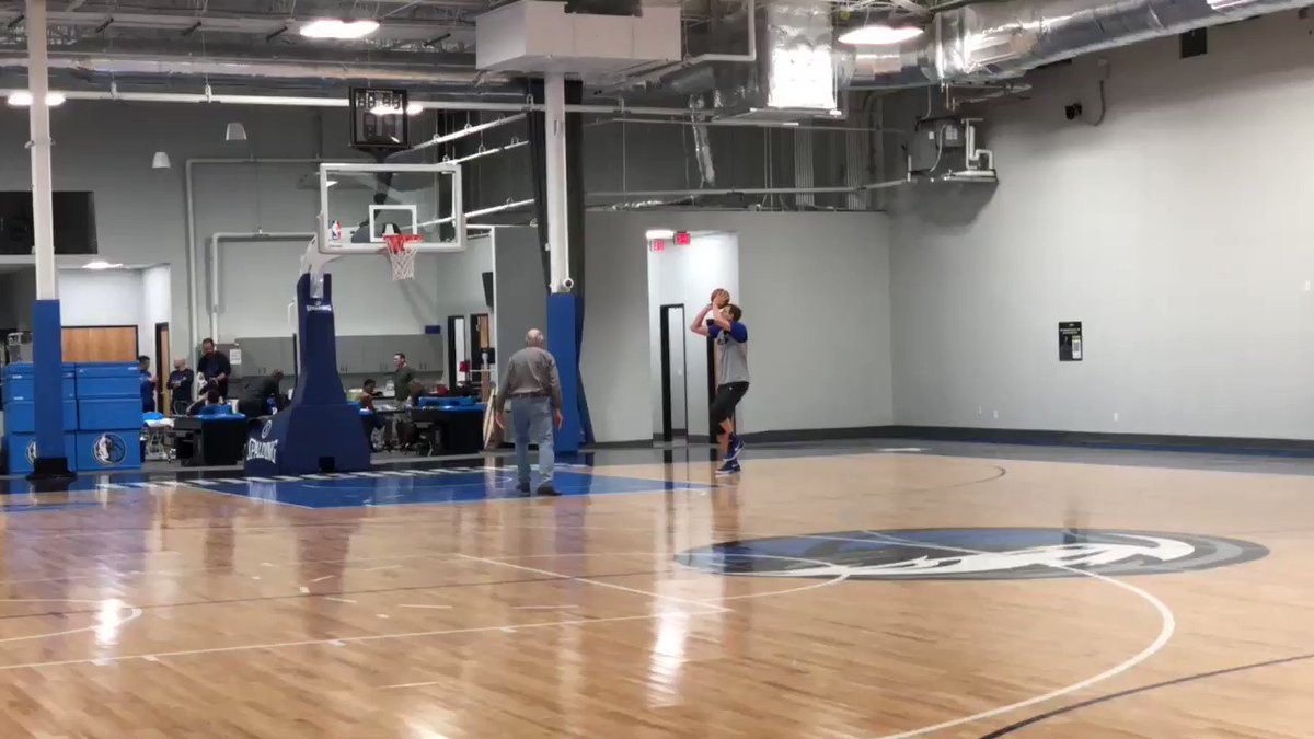 Holger is in town! @swish41 and Holger getting a few shots up after today’s #MavsPractice. https://t.co/PMNjr8nQZX