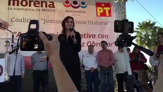Lilly Téllez lambisconeando a AMLO para alcanzar hueso... para la otra hay que fijarse por quién votamos, decía que no sabía de política, ahora entiendo porque publica y dice puras chingaderas. https://t.co/TLx9ilELce