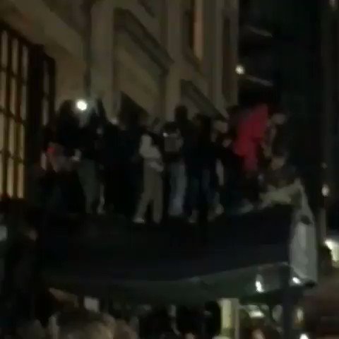 На улицах Филадельфии футбольные фаны устроили беспорядки после Супербоула-2018