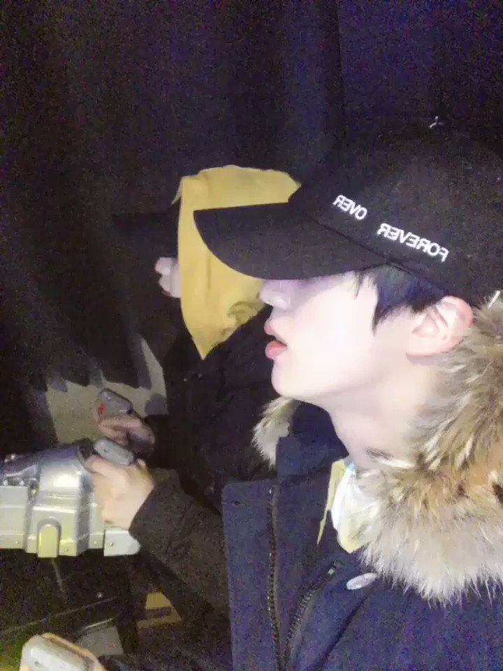 のメディア:RT @BTS_twt: 그렇게 안보이는데 셀카임 with 산들 https://t.co/xxHIRlzteE のメディア:RT @BTS_twt: 그렇게 안보이는데 셀카임 with 산들 https://t.co/xxHIRlzteE