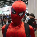 このコスプレクオリティー高ぇwウインクするみたいに目が動くスパイダーマン!