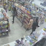 【3人のチームプレーが素晴らしすぎる】防犯カメラに写った愛すべき万引き犯