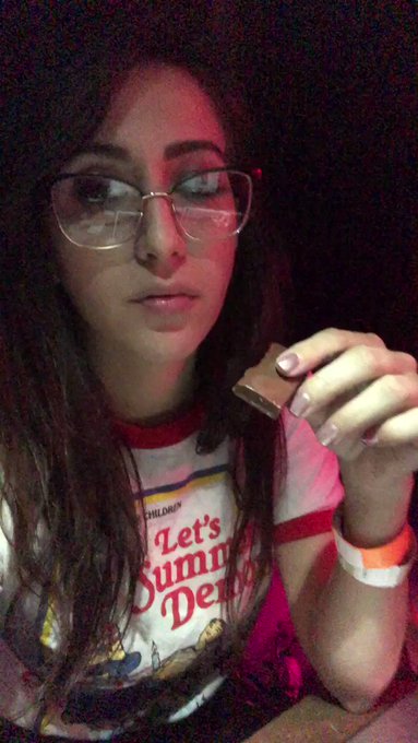 Oh yeah here’s a video of me trying the Reptar Bar @prophet619 brought me at my show last night https://t