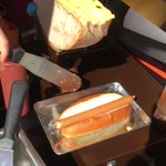 「ハイジ」で見たｗラクレットチーズをホットドッグにたっぷりかけるのが美味しそうｗ