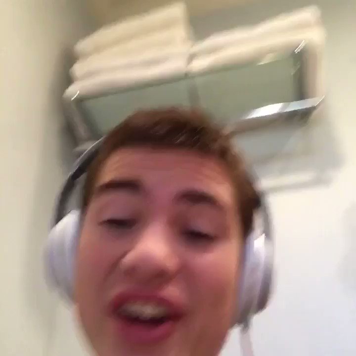 βπͺππ―π¦π«πβ (@sidehomie) on Twitter photo 22/04/2018 04:03:16 52. ... which sucks 52. ... which sucks