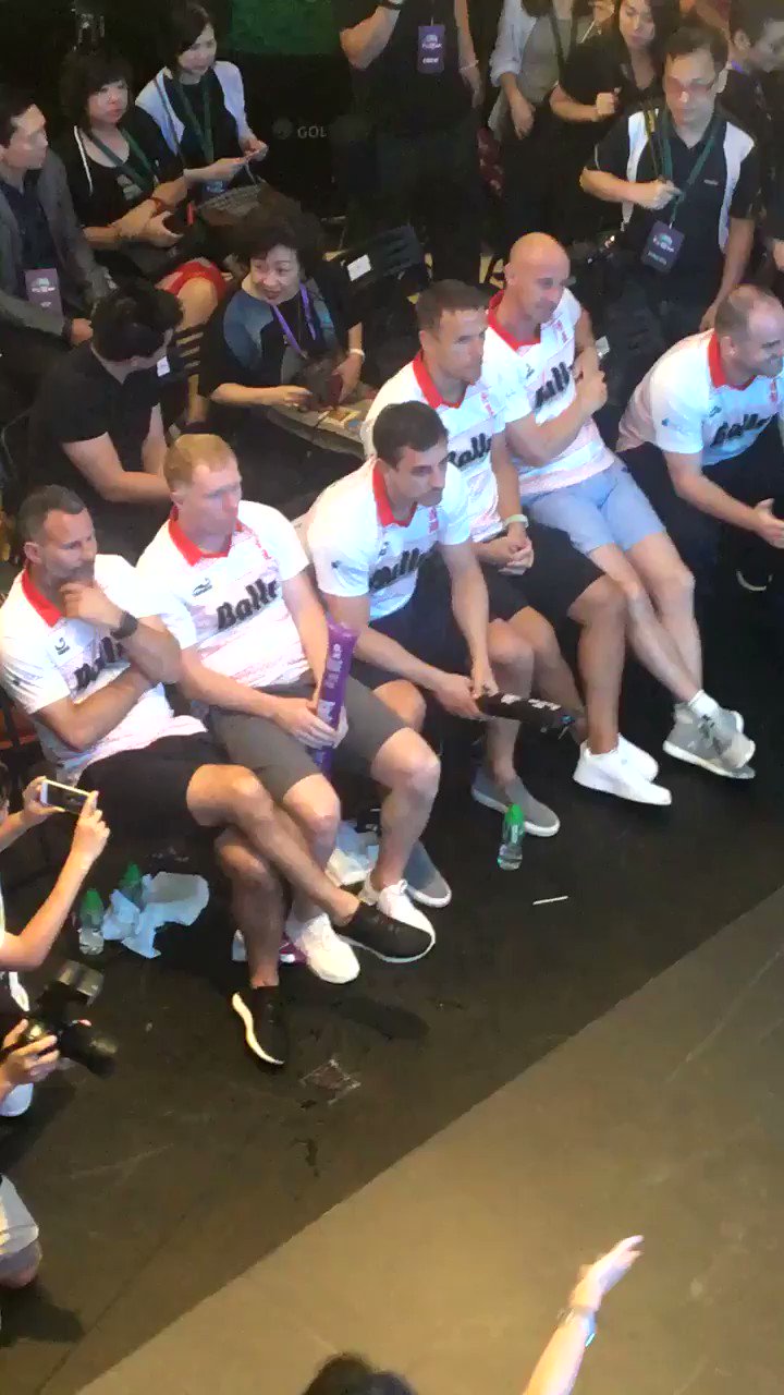 Happy Birthday  tried to get your attention at this event in HongKong. Nicky Butt waved though 