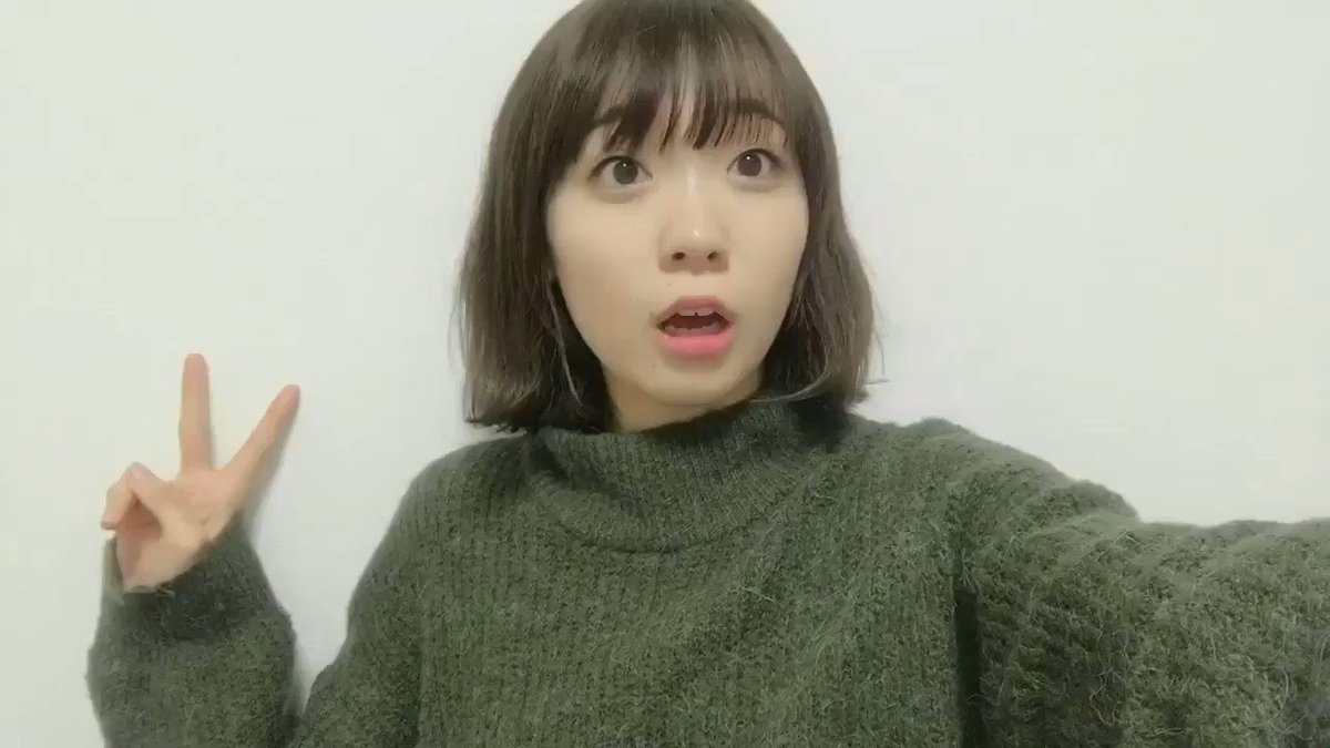おはよっ。 髪の毛を4センチきったので余計首元が寒く感じますなあ!! 色も結局アッシュに落ち着く。 柔らかい色にしてもらったあ
