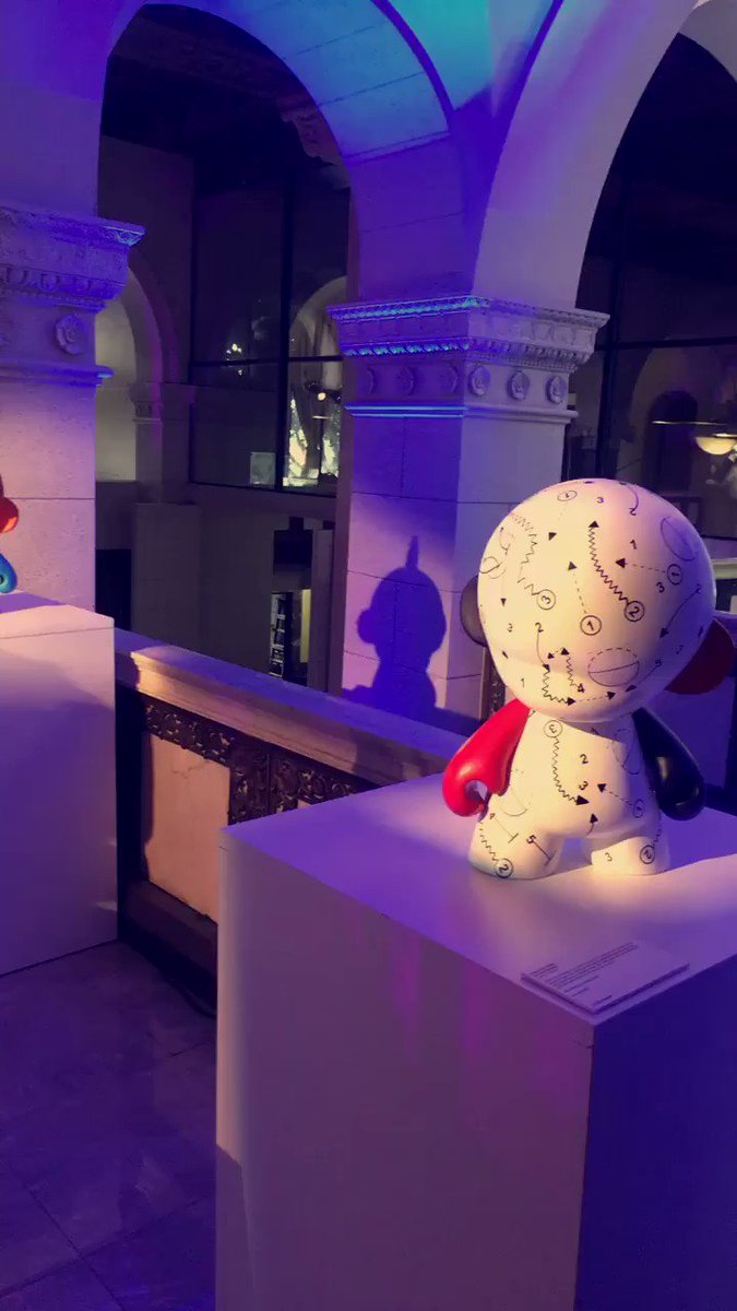 It's your last chance to go on to http://www.charitybuzz.com/kidrobot and put a bid on one of our amazing @NBA x @Kidrobot Munnys for charity with @charitybuzz. Get bidding. Share the love. #Kidrobot #NBA #NBAallstars #Munny #Art #vinyl #NBACrossover
