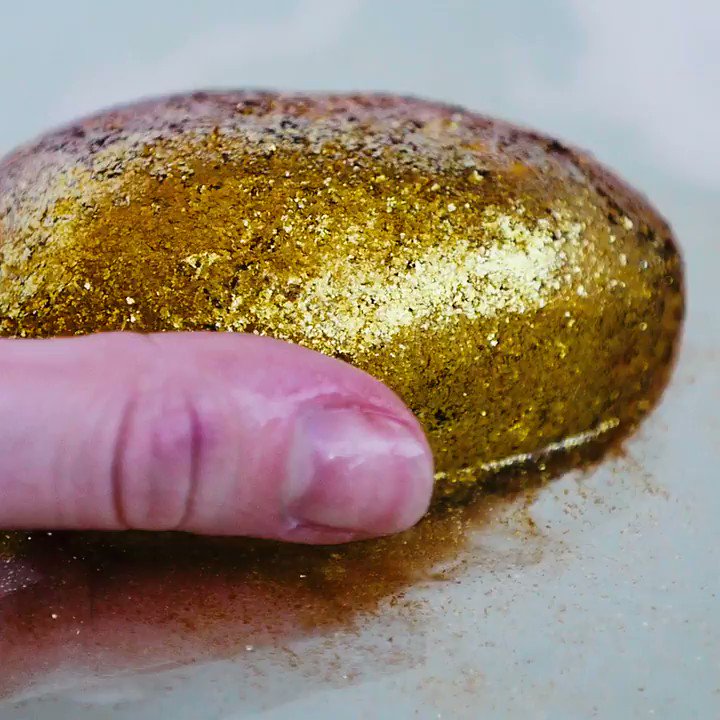 Lush North America on Twitter: "Look who's finally back! #Plasticfree  glitter made from synthetic mica makes Golden Egg Bath Bomb Melt the  shining star of our Easter range. RT if you are