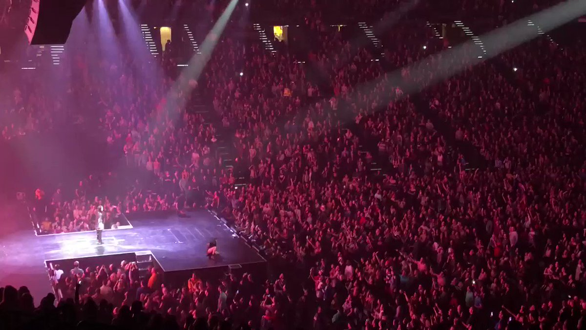 RT @marcexplicit: demi lovato is the definition of MOMENT. https://t.co/lfjoU7Mof7