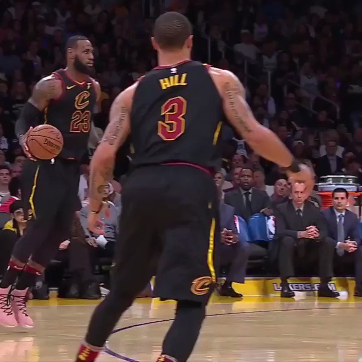 LeBron's no-look gets better each time you watch it