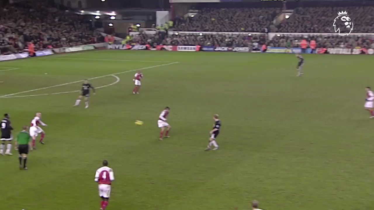 Happy birthday, John O Shea. Here he is scoring a chip against Arsenal in a 4-2 victory at Highbury. Iconic. 