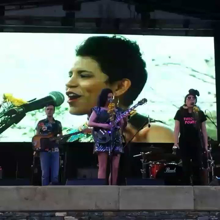 En el marco de la Convención Nacional #LasMujeresProponen hoy disfrutamos del fabuloso concierto de @ladamaproject en la Plaza Alfredo Sadel. 👏👏👏#21Mar @ALIADASenCADENA @lasmujeresproponen