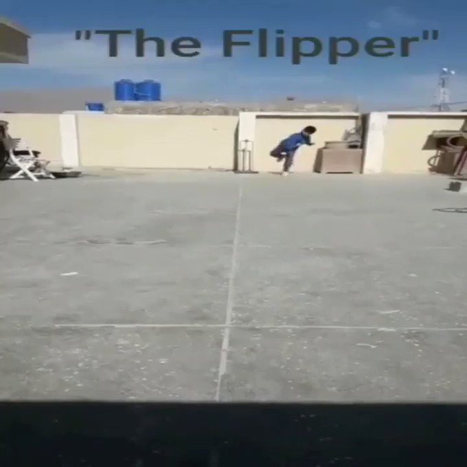 .com/ext_tw_video_thumb/977514854968938496/pu/img/