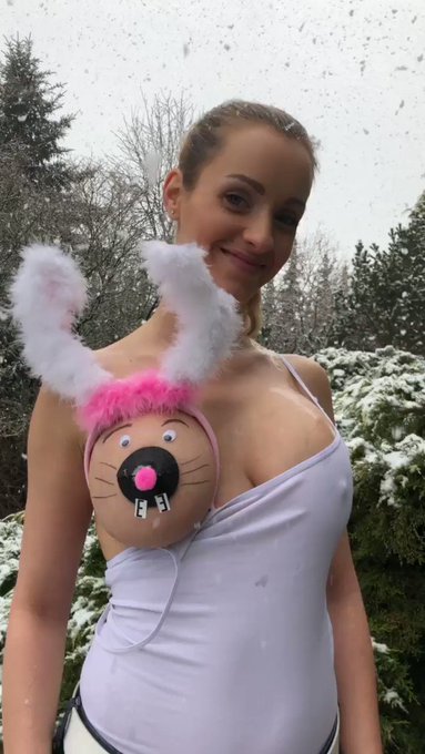 #bunnyboobs Frohe Ostern https://t.co/vD4SiaRvbY<a href="/tag/bunnyboobs"class="tags">&#35;bunnyboobs</a>