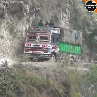 الحمدلله والشكر أن سخر لنا المال والخيرات وسخرها ولاة أمرنا لخدمة المواطن والوطن مثال الطرق (كرى) أبها. جيزان . نجران ألخ #شكرا_سلمان_شكرا_محمد