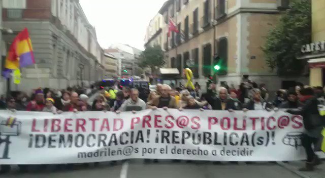 AllsSecsMaiCouen (@_youknow_it) on Twitter photo 2018-04-07 19:52:29 L’estaca a ple centre de Madrid, davant el Ministeri de Justicia. Gracias! Gràcies! Entre tots ho aconseguirem! #LlibertatPresosPolitics L’estaca a ple centre de Madrid, davant el Ministeri de Justicia. Gracias! Gràcies! Entre tots ho aconseguirem! #LlibertatPresosPolitics