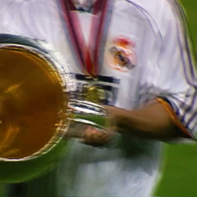 Happy Birthday to legend Roberto Carlos!

