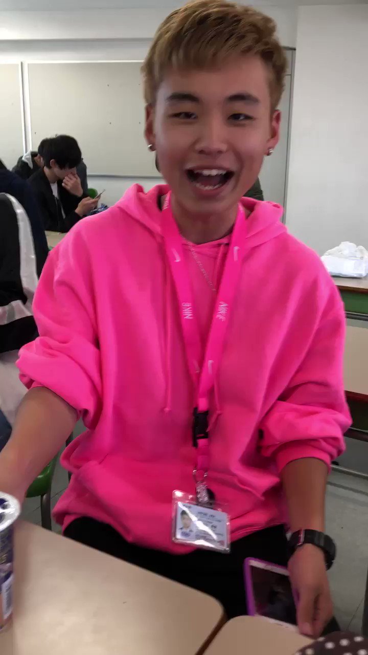 あっきーくん　さん専用 AMPTAKxCOLORSインタビュー｜個性あふれる仲良し6人組