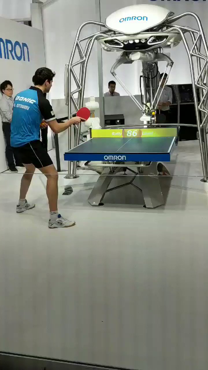 Le robot de tennis de table d'Omron 'FORPHEUS' certifié par le