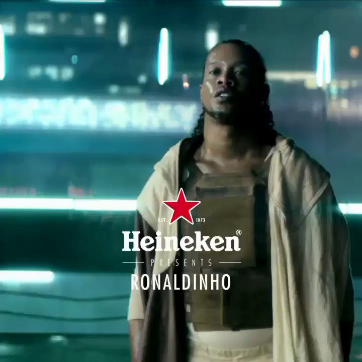Porta sempre con te l'emozione della UEFA Champions League. Segui Ronaldinho e scopri come.
#ShareTheDrama https://t.co/Cs1WZL7WNJ