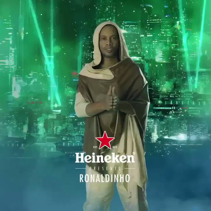 Vivi lo spettacolo della UEFA Champions League con @10Ronaldinho e l'esclusiva Sport Bag Heineken.
#ShareTheDrama https://t.co/lhA7u1afVu