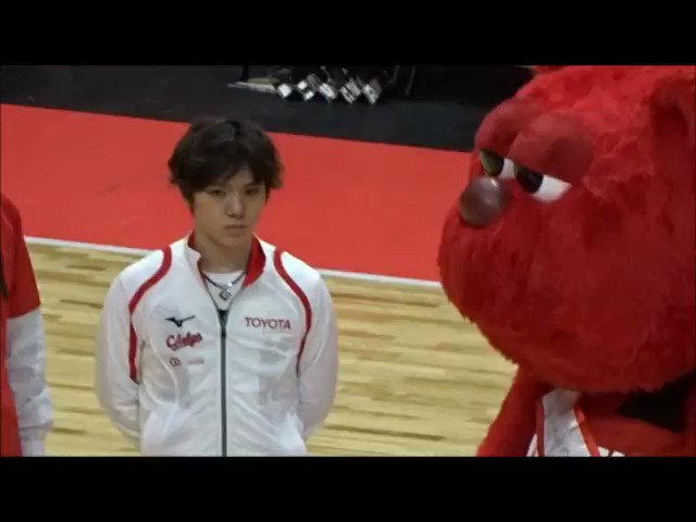 Bリーグマスコットキャラと戯れる宇野昌磨選手、かわいすぎｗ