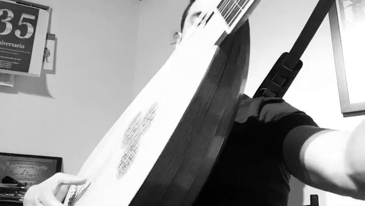 Nada como un poco de Kapsperger para terminar la tarde #estudio #practicing #playing #video #clip #earlymusic #musicaantigua #Kapsperger #Kapsberger #tiorba #chitarrone #theorbo #theorbe #home #toccata #Baroque #Barroco