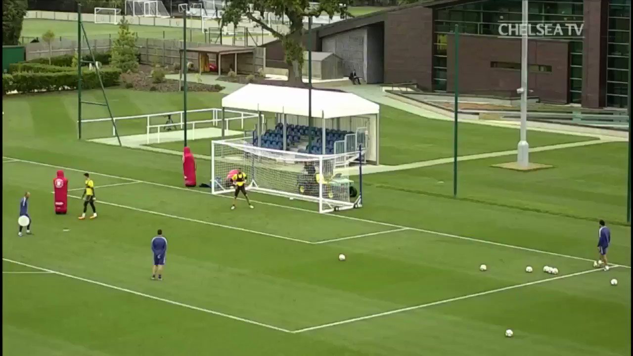 Happy birthday to Thibaut Courtois!   Who remembers this goal and celebration in training? 
