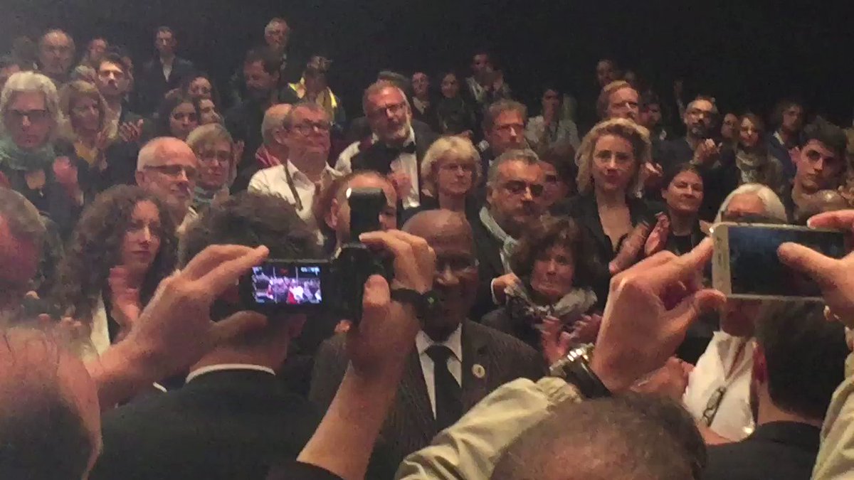Another unforgettable moment at @Festival_Cannes A tremendous applause in honour of Andrew Mlangeni who was sentenced a life in prision for the apartheid government of South Africa. #TheStateAgainstMandelaAndTheOthers #Cannes2018
