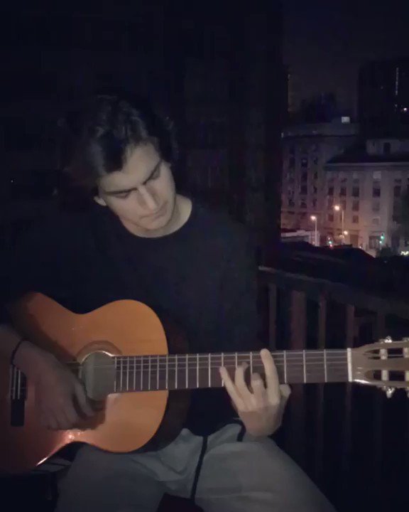 Repost de la hermosa música de uno de nuestros residentes 🎶 @raulbarriosve 🎤 te felicitamos por tú talento! 😍 #LivinnSantiago #SantiagoMusica #Erasmus #MiercolesDeMusica https://t.co/q0twi8vtOm