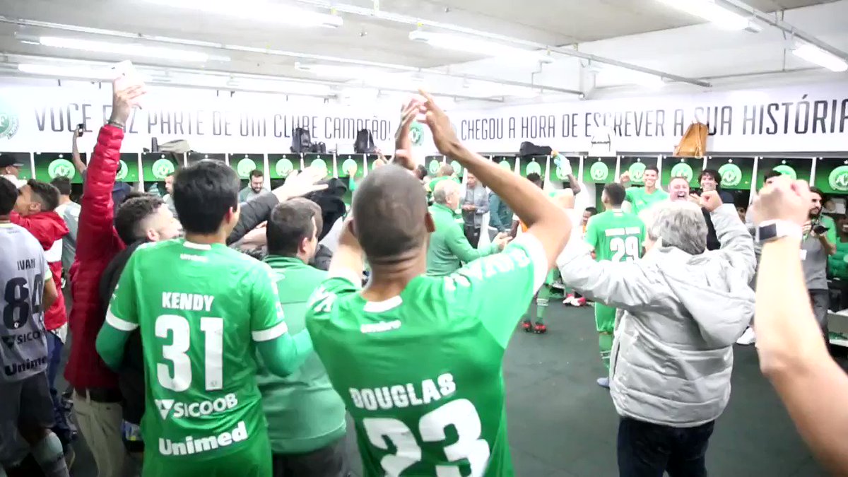 Chapecoense (@ChapecoenseReal) on Twitter photo 2018-05-17 01:35:35 VAAAAAAMOS, VAMOS CHAPEEEEEE!! 💚⚽🏹
E a comemoração da classificação não poderia ser DIFERENTE!
Que orgulho dessa rapaziada!
ESTAMOS NAS QUARTAS!!
#VamosChape #CopadoBrasil2018 VAAAAAAMOS, VAMOS CHAPEEEEEE!! 💚⚽🏹
E a comemoração da classificação não poderia ser DIFERENTE!
Que orgulho dessa rapaziada!
ESTAMOS NAS QUARTAS!!
#VamosChape #CopadoBrasil2018