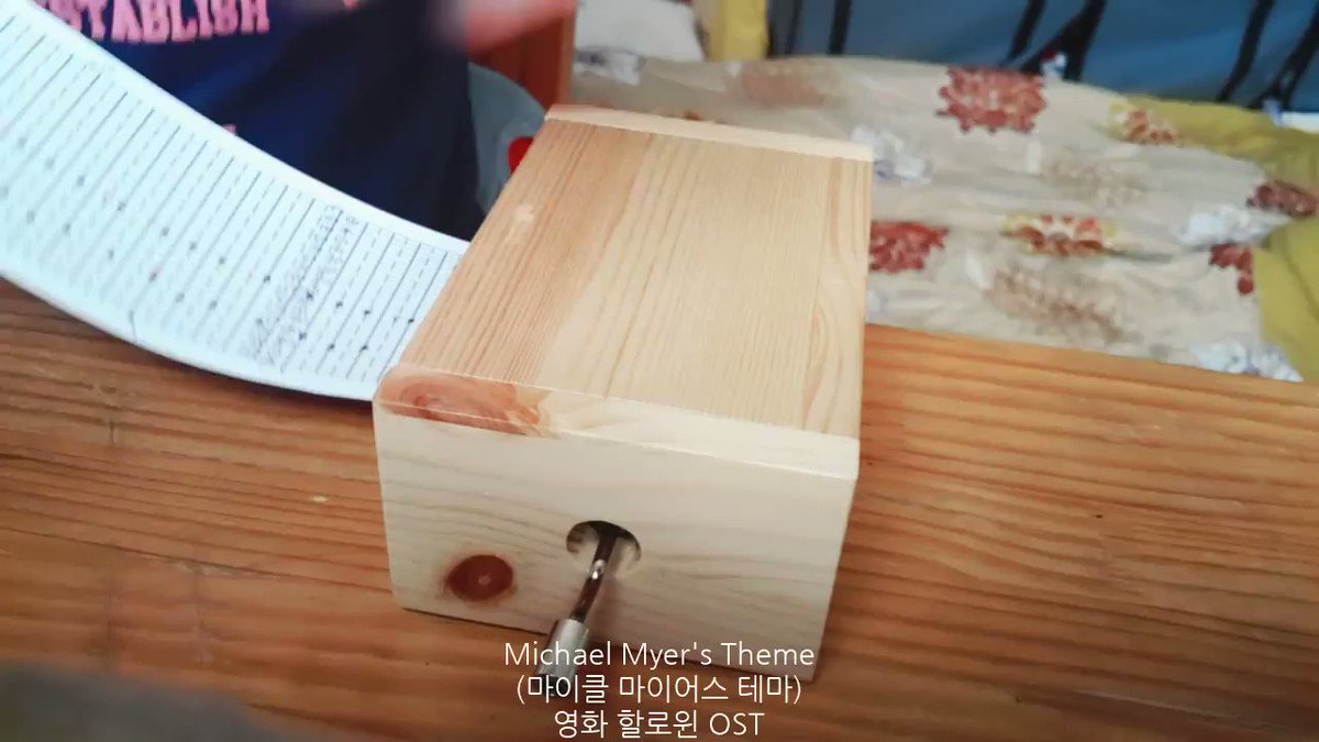 마이클 마이어스 테마 (Michael Myer's Theme) 영화 할로윈 OST 종이악보 오르골 버전 허비님과 함께 작업했습니다//ㅅ// 데바데에 나오는 다정한 식칼남의...