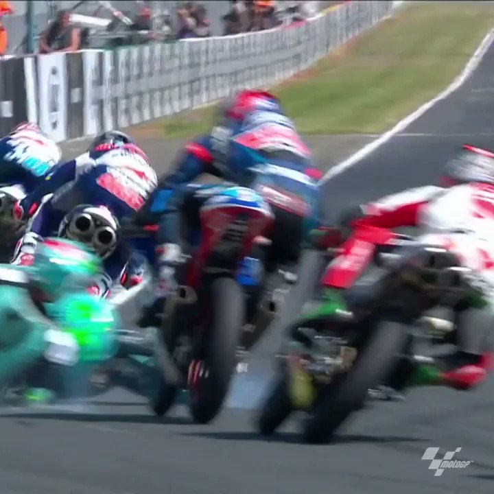 Sometimes, you just got to SEND IT! 🚀
@JakubKornfeil84 goes BIG in the craziest save in #Moto3 history!
#FrenchGP