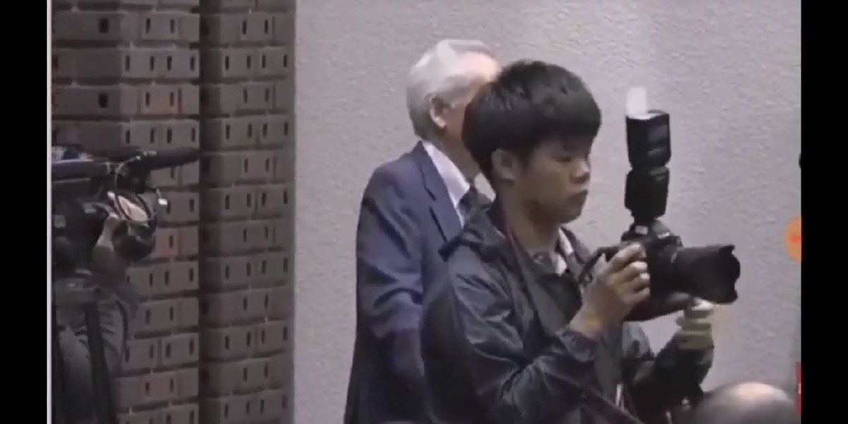 「あの司会者」について。日大アメフト部記者会見司会者：米倉久邦広報部顧問、元共同通信論説委員長、元NHK情報公開・個人情報保護審議委員