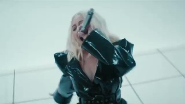 Sony Music Argentina (@SonyMusicArg) on Twitter photo 2018-09-18 21:00:01 👏¡Christina Aguilera la rompe con #FallInLine ft. Demi Lovato!👏 Dale play al video ya: 👉xtina.is/FILvid 👏¡Christina Aguilera la rompe con #FallInLine ft. Demi Lovato!👏 Dale play al video ya: 👉xtina.is/FILvid