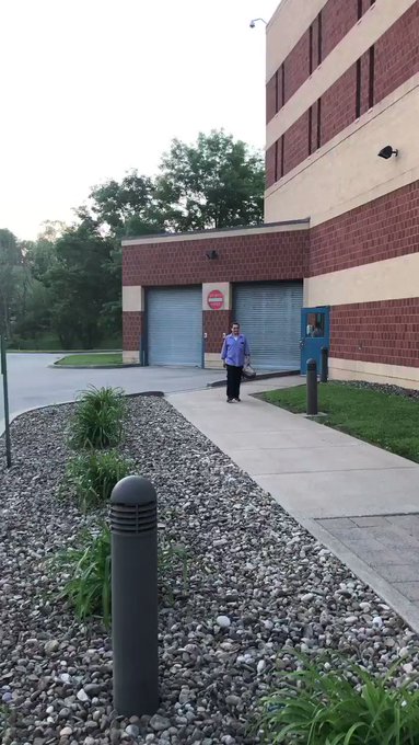 KfLQqb_QhLOn6lYS?format=jpg&name=small