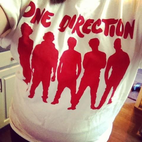 teylorlgodwin's tweet image. Look what I got for Christmas!(: #OneDirectionShirt @onedirection