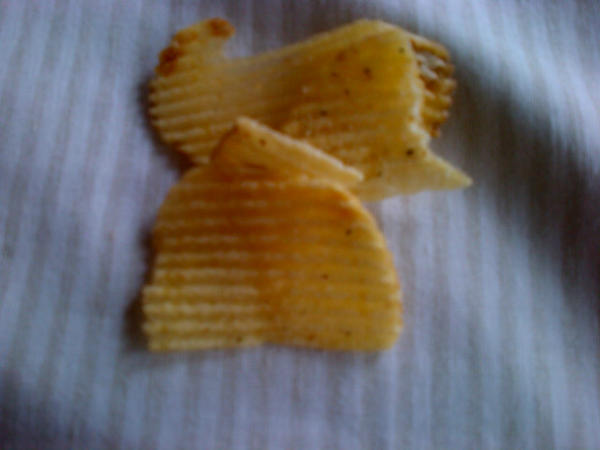 pennih's tweet image. @LuloCafe eat chips...happy food meat free #fxmas